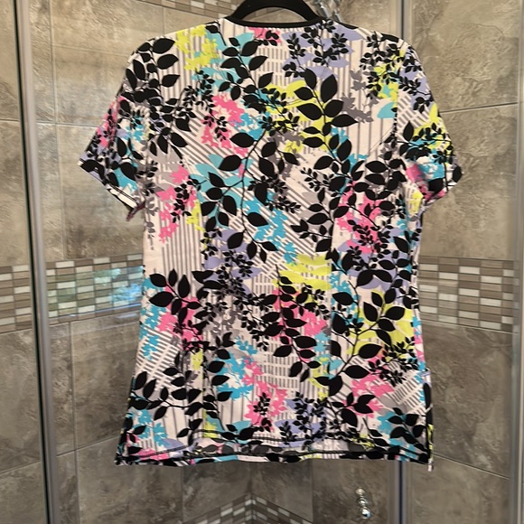 Cherokee Infinity nursing scrub top -size medium - Picture 4 of 4